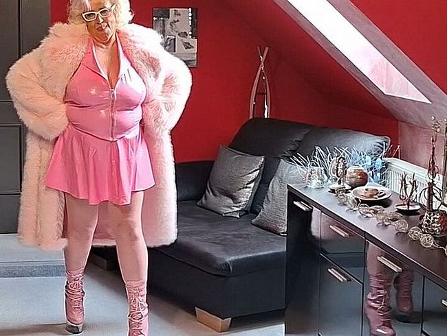 pure-vicky's Porno Video: Erst Lady dann Schlampe in Pink!!!