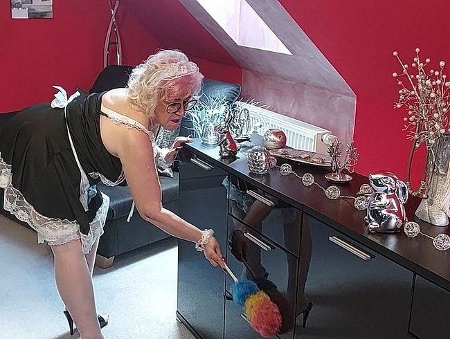 pure vicky Porno Video: Dienstmäd**en Vicky | Schon beim putzen völlig geil!!!