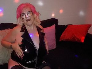 pure vicky Porno Video: Geile Lack Lady Vicky in der Bar