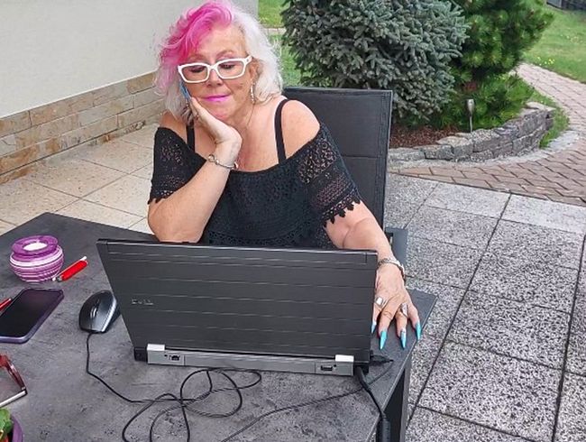 pure vicky Porno Video: Geiler versauter Nachrichten Chat auf Terrasse