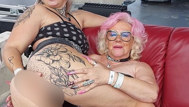 pure vicky Porno Video: Heiße Bühnenshow mit der s*xy Furby