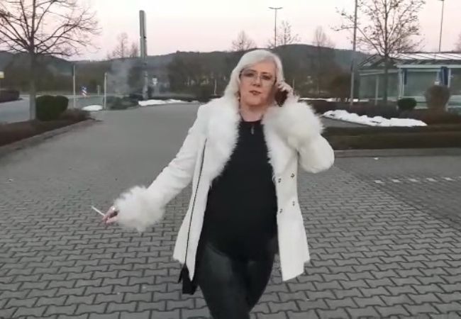 pure vicky Porno Video: heißes telefonat für nen quicky