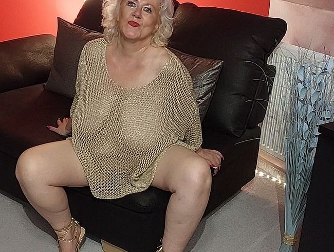 pure vicky Porno Video: Komplett in Gold und trotzdem nackt und völlig geil!!!