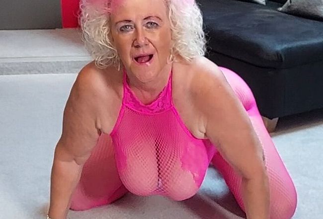 pure vicky Porno Video: Nasse fo**e in Pink mit spri**igen Orgasmus